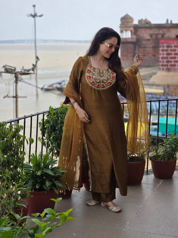 Neck work suit Neck work suit