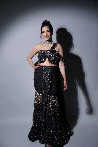 One shoulder drape One shoulder drape