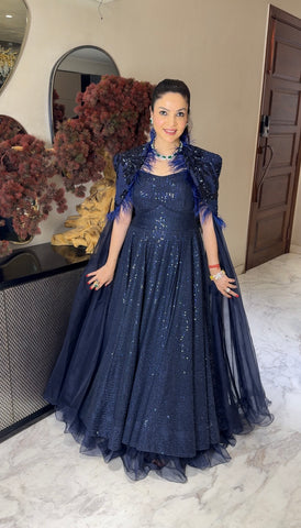 Open cape gown Open cape gown