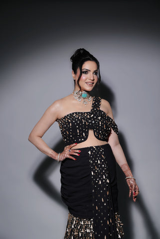 One shoulder drape One shoulder drape