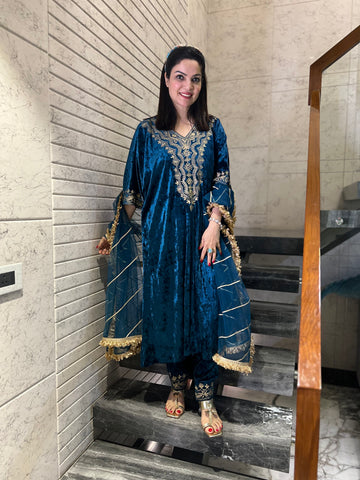 Velvet Aari Work Suit Velvet Aari Work Suit