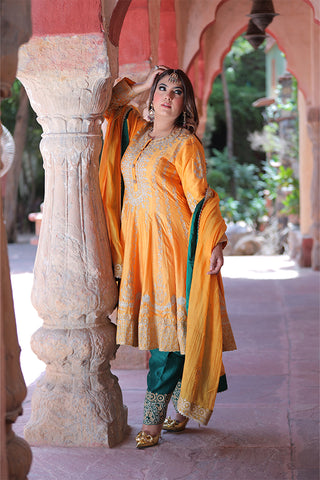 Azra ( Nóòr e Ránì) Azra ( Nóòr e Ránì)