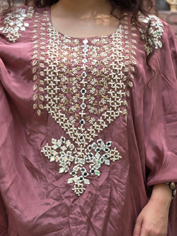 Embroidered neck drape set - pink