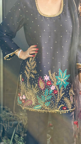 Dabka suit